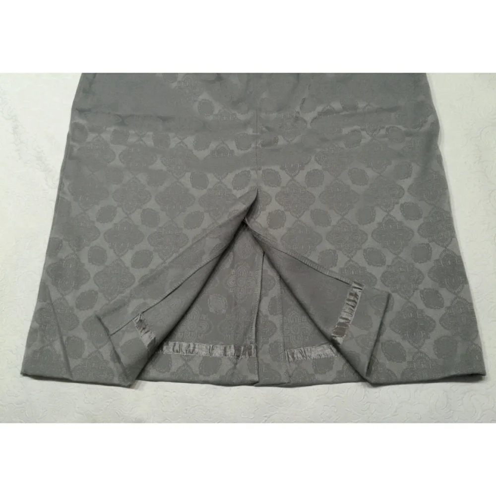Worthington Gray Skirt size 6 petite